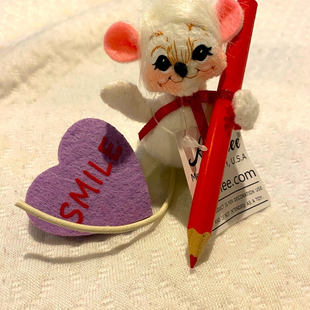 Annalee new 3inch mouse with pencil and heart